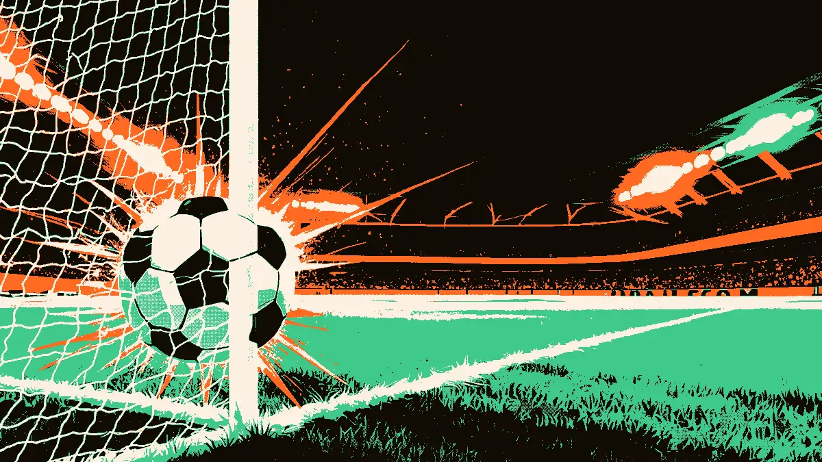Un ballon de football perce le filet d'un but, avec des gradins vides et des projecteurs allumés en arrière-plan, évoquant une qualification pour le tour suivant.