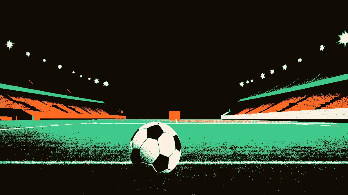 Un ballon de football posé au centre d'un terrain éclairé par des projecteurs, avec des gradins vides en arrière-plan et l'entrée du tunnel des vestiaires entrouverte, symbolisant l'entrée en lice en Ligue des Champions.