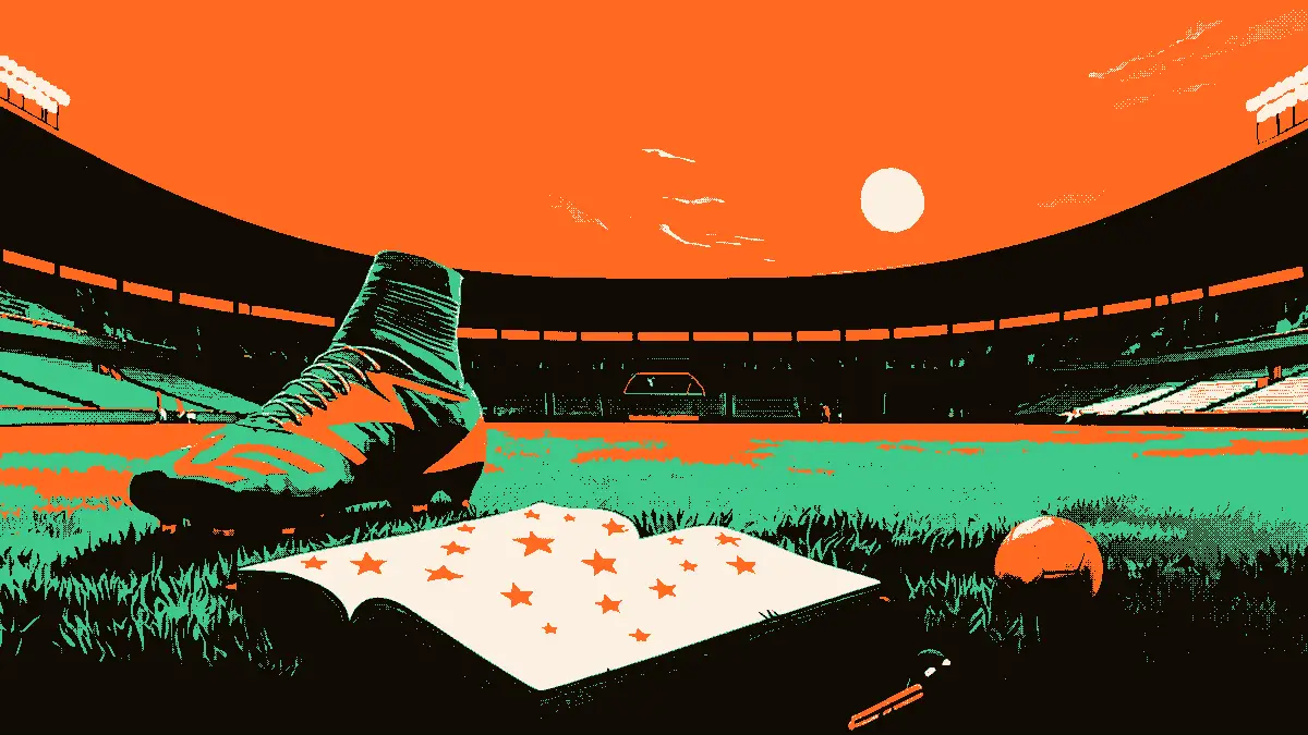 Illustration : un terrain de football baigné d'une lumière dorée, avec au premier plan une chaussure à crampons dorés posée près d'un cahier ouvert sur l'herbe entouré de huit petites étoiles, et en arrière-plan des gradins vides, un banc d'entraîneur et un sifflet suspendu, évoq