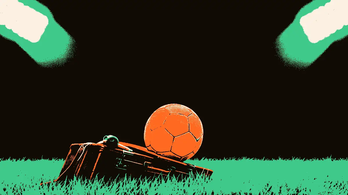Un ballon de foot posé sur la pelouse, à côté d'une valise ouverte et d'un sifflet, sous la lumière des projecteurs, illustrant un recrutement.