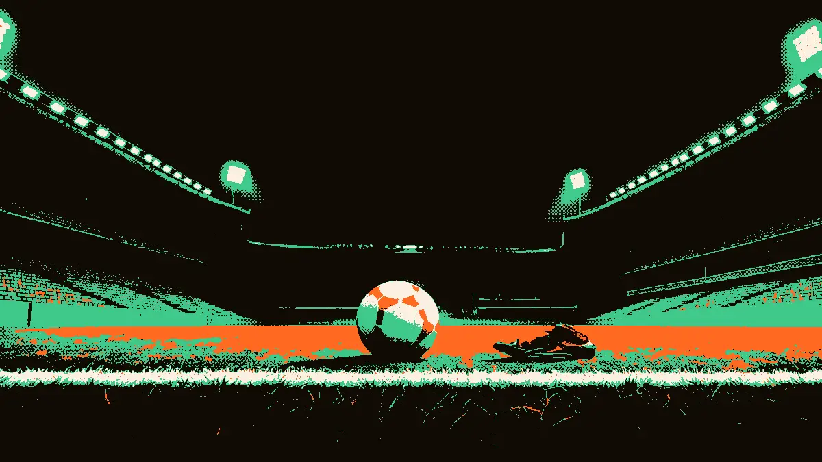 Un terrain de football vide au crépuscule avec un ballon dégonflé, des gradins désertés et des crampons abandonnés, évoquant l'absence et la disparition.