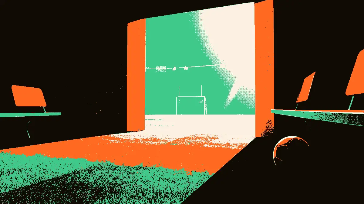 Un stade vide vu depuis le tunnel des vestiaires, avec un ballon posé sur la pelouse éclairée par les projecteurs, un banc de touche et un cadre de tableau tactique au premier plan, évoquant un nouvel entraîneur qui prend les rênes d'une équipe.