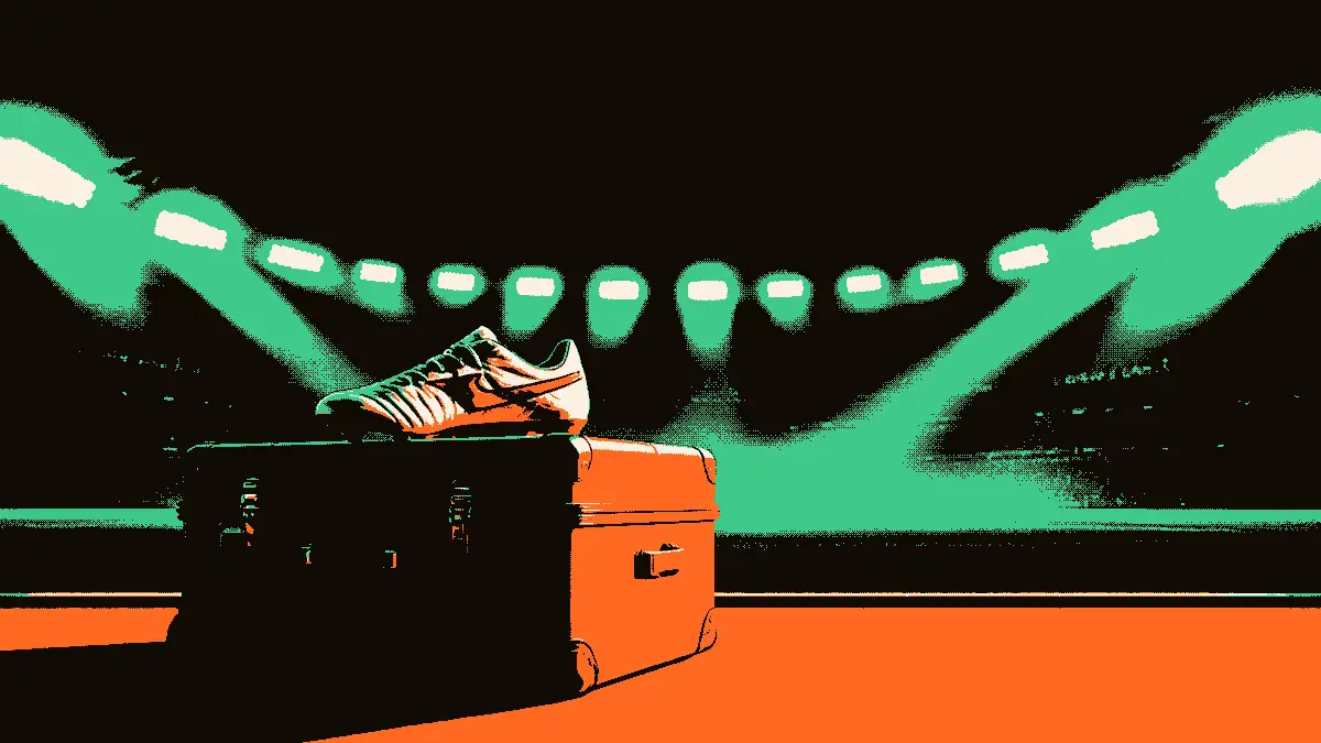 Une scène symbolique d'un transfert : une chaussure de football posée sur une valise, éclairée par des projecteurs de stade dans une ambiance nocturne et brumeuse, évoquant un nouveau départ et un rêve qui se réalise.