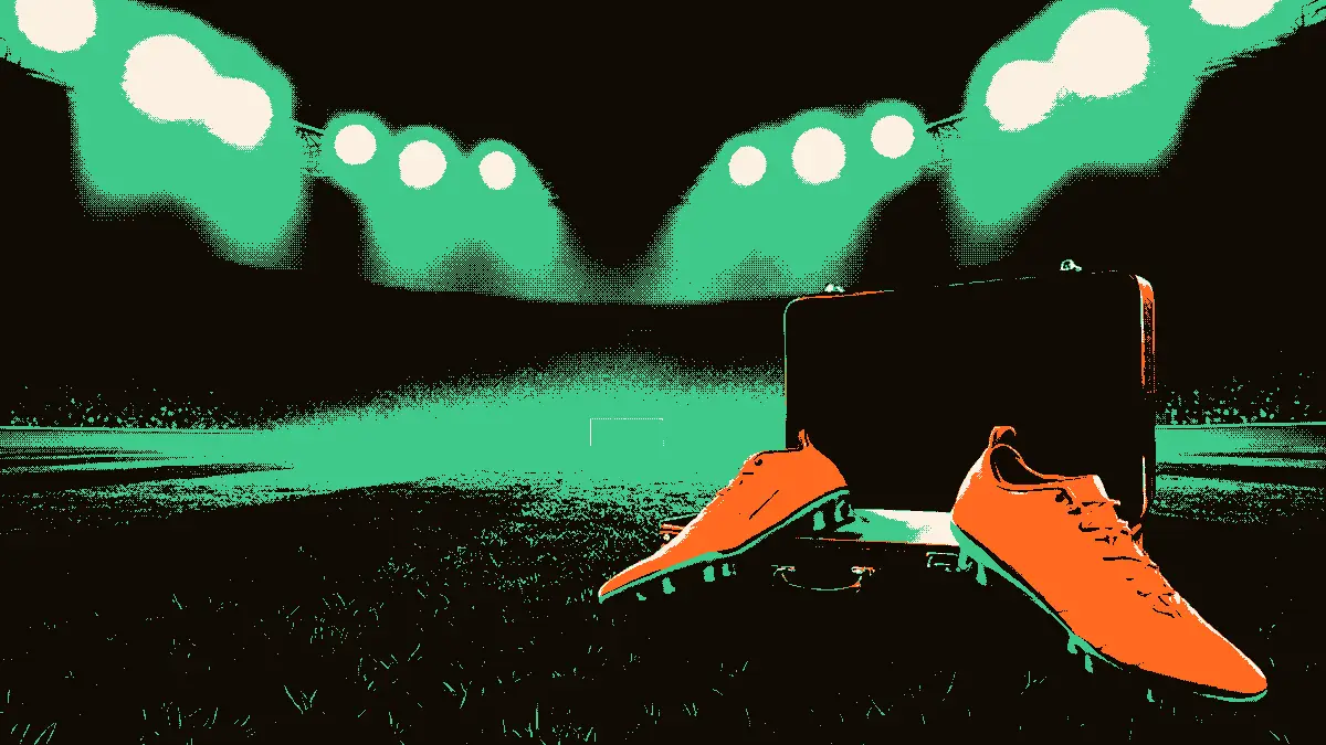 Sur un terrain de football, une paire de crampons posée à côté d'une valise en cuir ouverte sur l'herbe, avec des projecteurs de stade brillants dans la brume et un chemin menant vers le tunnel d'entrée en arrière-plan.