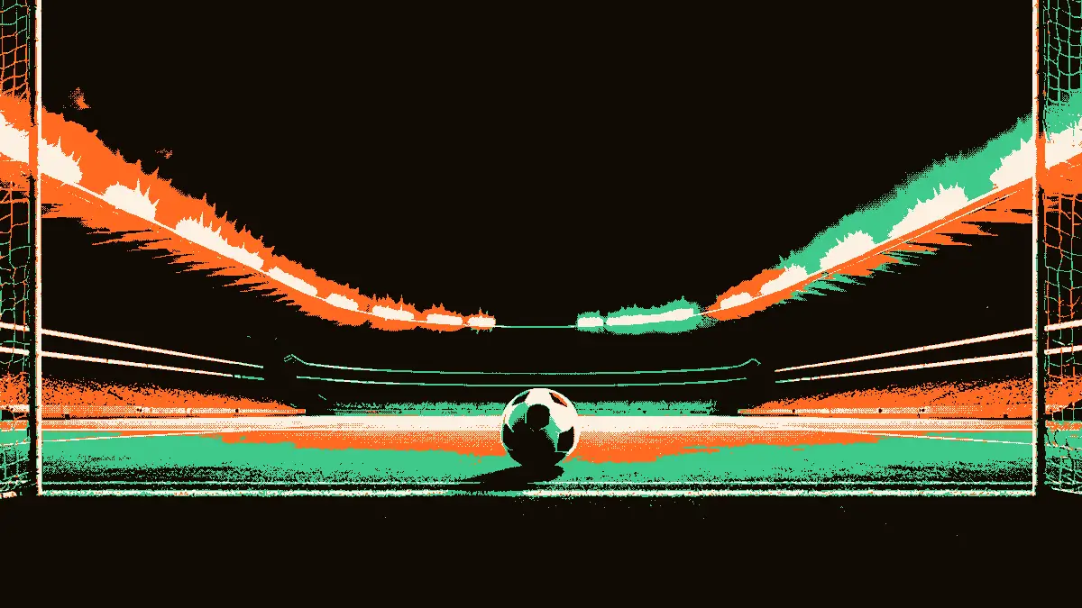Illustration d'un ballon de match posé au centre d'une pelouse vide, encadré par des filets de cages au premier plan et des gradins éclairés par des projecteurs en arrière-plan, évoquant un stade prêt pour une grande rencontre.