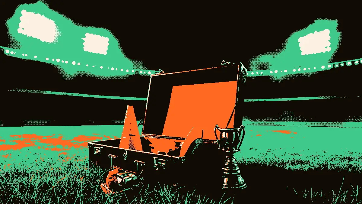 Une valise ouverte posée sur une pelouse, contenant des cônes tactiques et un sifflet, accompagnée d'un petit trophée, avec les projecteurs et les gradins vides d'un stade en arrière-plan, évoquant un sélectionneur prêt à se présenter pour une compétition africaine.