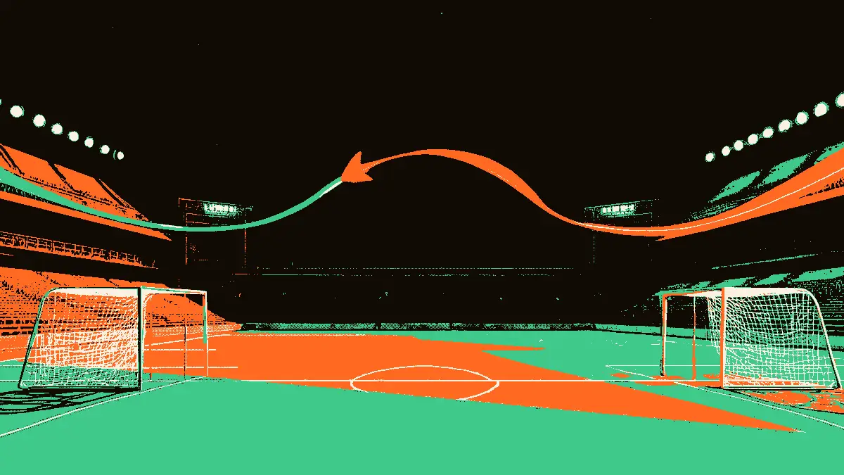 Une composition de stades inversés : deux cages de but face à face sur une pelouse vide, une grande flèche courbe tracée au-dessus reliant un but à l'autre, des lignes du terrain barrées pour évoquer un match retourné, le tout sous des projecteurs dans la nuit, sans aucun texte n