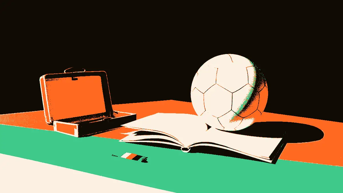 Un ballon de football posé sur un passeport ouvert, accompagné d'une petite valise de voyage entrouverte, suggérant un choix de nationalité sportive.